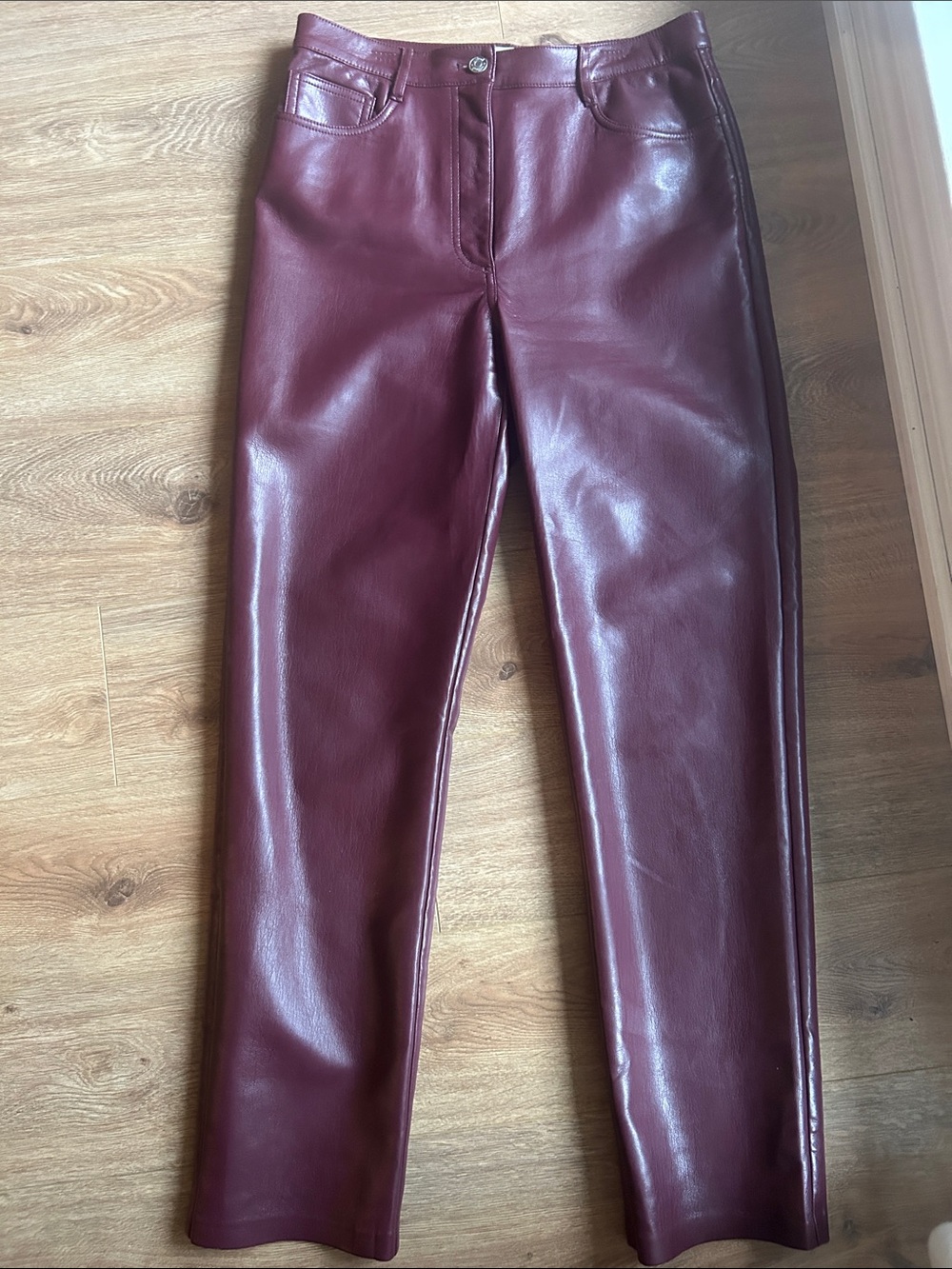 Aritzia – Wilfred – spiced Burgundy Faux Leather High-Rise Pants size8